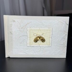 New Nina M Designs White 4x6 Baby Photo Album Scrapbook Keepsake 3D Gold Shoes